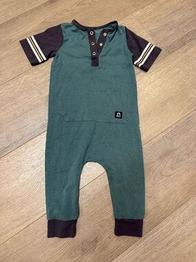 Rags to Raches Green and Black Short-Sleeve Romper